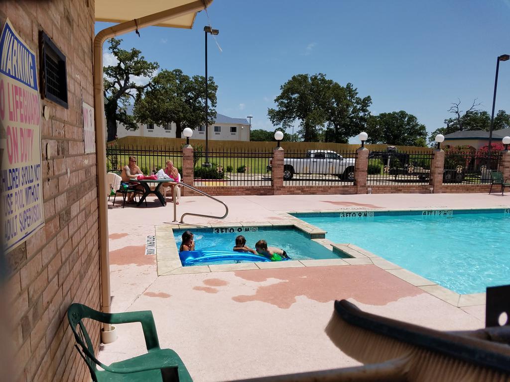 Quality One Motel Weatherford Esterno foto