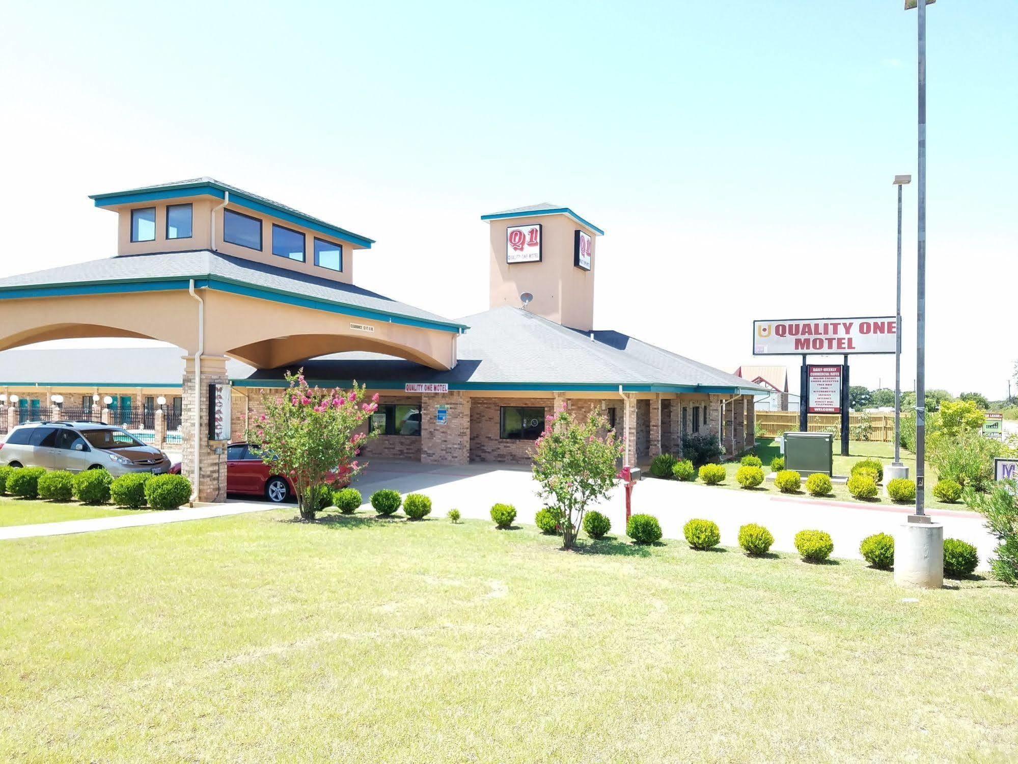 Quality One Motel Weatherford Esterno foto
