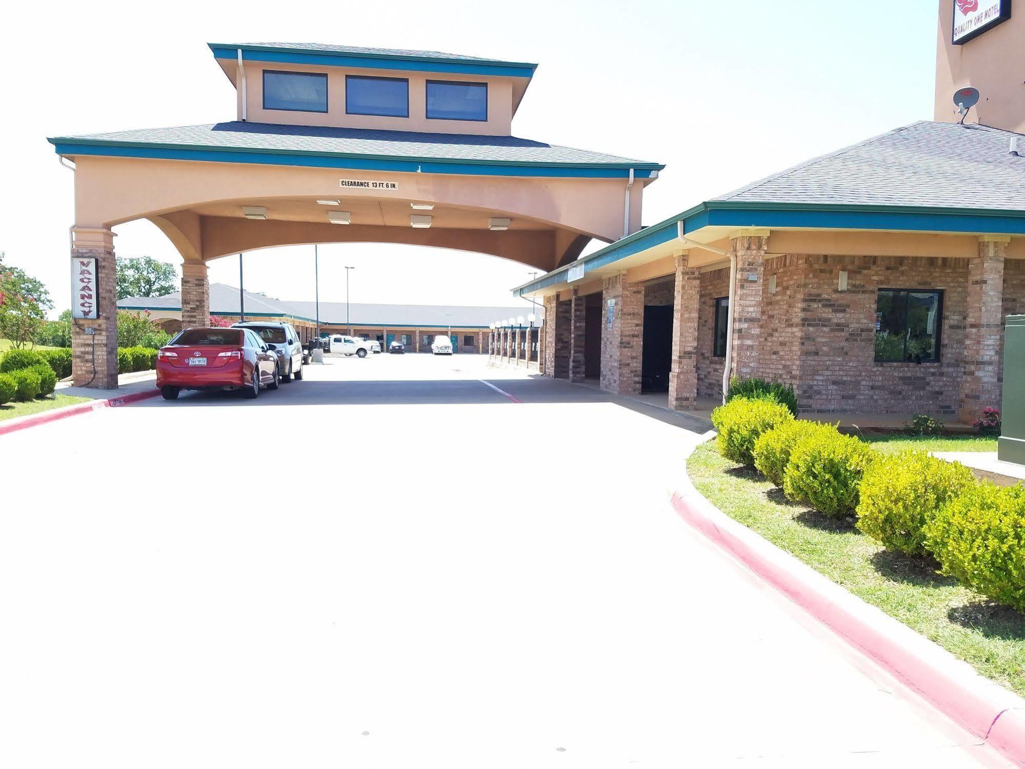 Quality One Motel Weatherford Esterno foto
